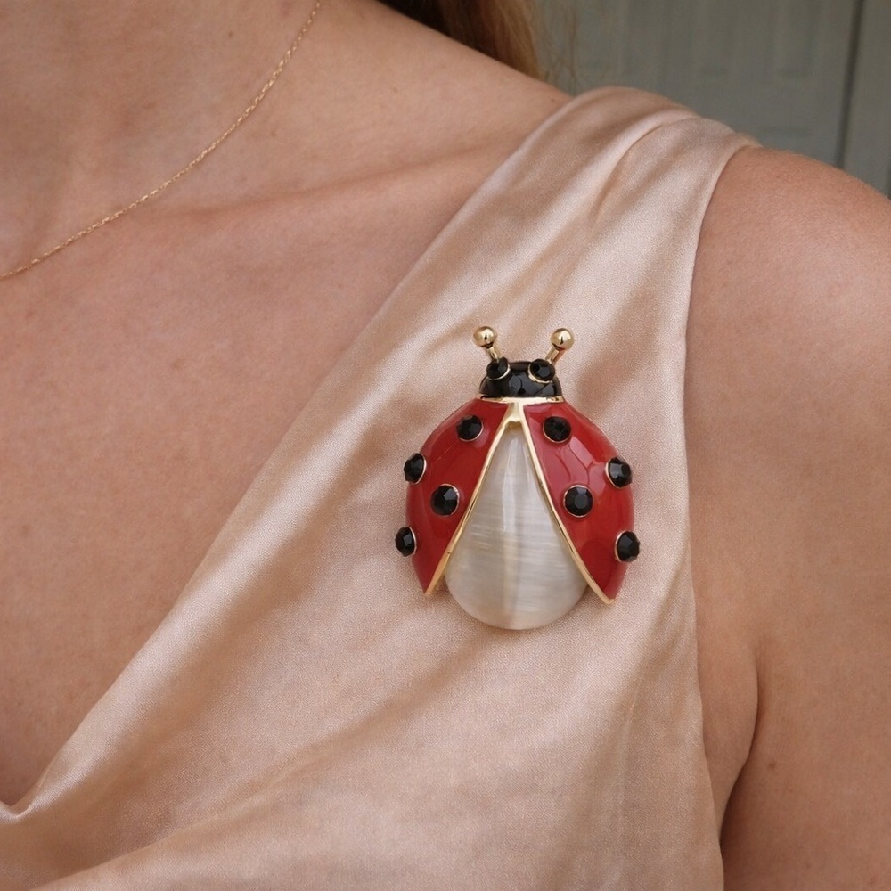 Red Ladybug Gold Brooch - Picture 3 of 6
